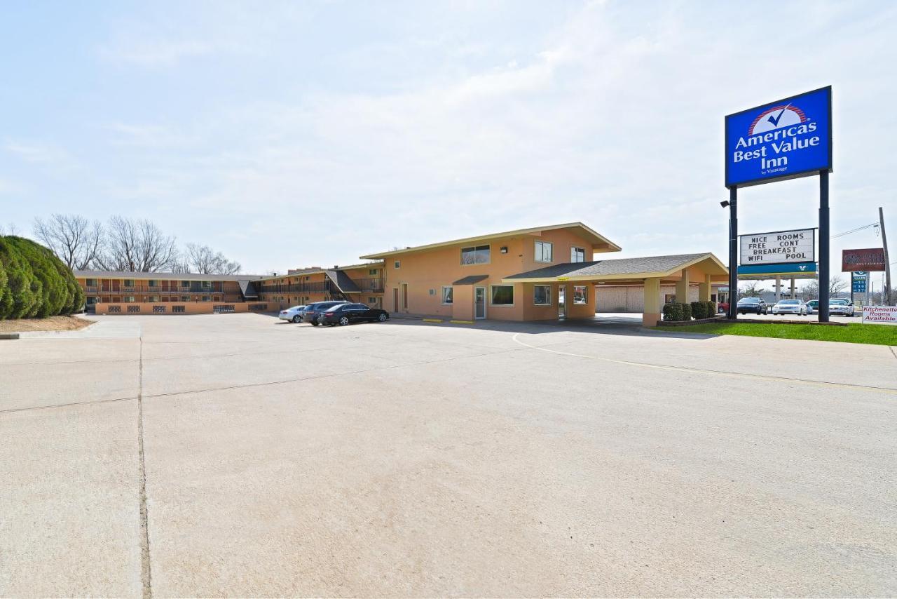 Americas Best Value Inn Ponca City Exterior photo