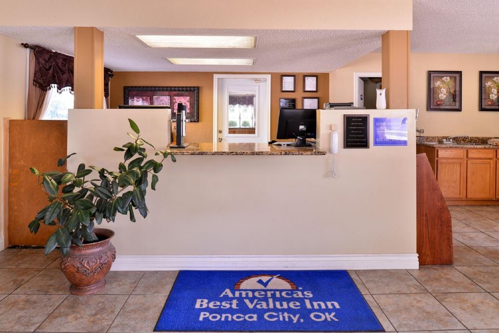 Americas Best Value Inn Ponca City Exterior photo