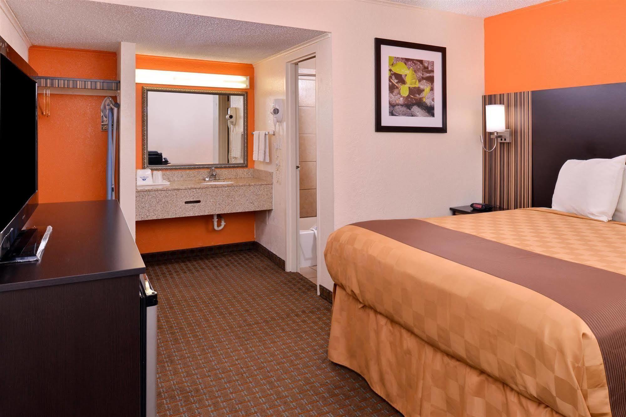 Americas Best Value Inn Ponca City Exterior photo